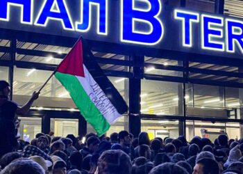 В Дагестане — антисемитские выступления, толпа блокирует аэропорт Махачкалы