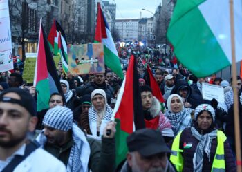 В Берлине тысячи людей вышли на пропалестинскую акцию