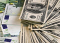 Евро и доллар дешевеют: курс валют на в пятницу