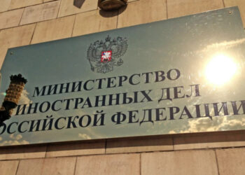 Имена официальных лиц, которым запрещен въезд на территорию России