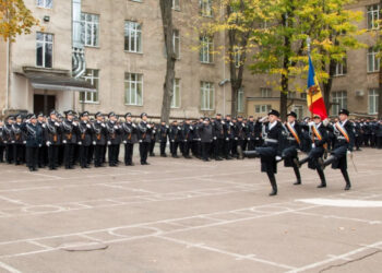 Будущие сотрудники полиции приняли торжественную присягу