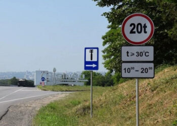 На национальных трассах крадут дорожные знаки и металлические отбойники