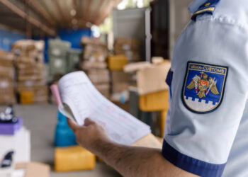 В аэропорту изъята нелегально перевозимая коммерческая партия зубных имплантатов