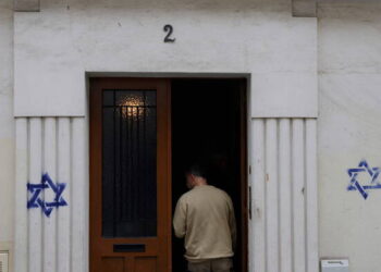 Во Франции задержали пару из Молдовы: они помечали звездой Давида дома на улицах Парижа