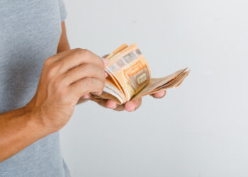 В Молдове минимальная зарплата может составить 5 тыс. леев. Проект вынесен на общественное обсуждение