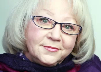 Кто помогает политикам Молдовы ставить сценическую речь