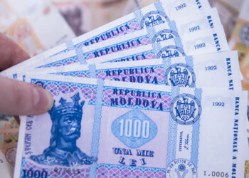 Средняя зарплата по экономике в Молдове составит 13,7 тыс. леев