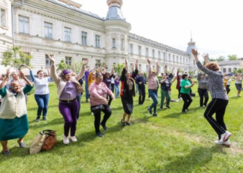 Сотни пожилых людей в Молдове получат бесплатно мобильные телефоны