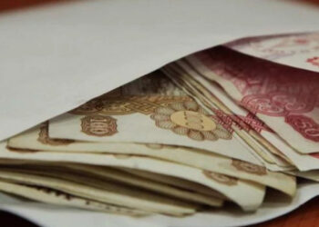 В каких отраслях предлагается больше всего незадекларированных зарплат