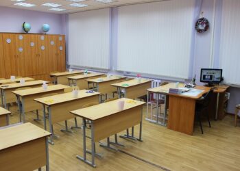 За перевод детей из небольших сельских школ в крупные власти намерены доплачивать по €50 в месяц