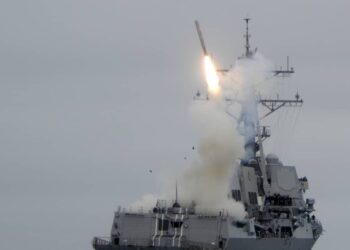 США и Великобритания атаковали Йемен. Авиация наносит удары по объектам хуситов