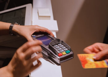 “Без наличных”: В Молдове стартовала кампания по продвижению карточных платежей