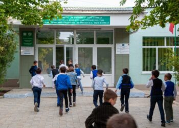 Первые классы в комратском лицее Еминеску переполнены