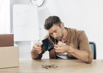 Только 25% жителей Молдовы могут откладывать деньги из зарплаты