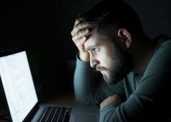 «Последний день человечества»: как страх перед ИИ толкает айтишников в бездну и депрессию