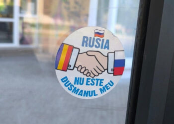 «Россия мне не враг»: скандальные наклейки добрались до Румынии!